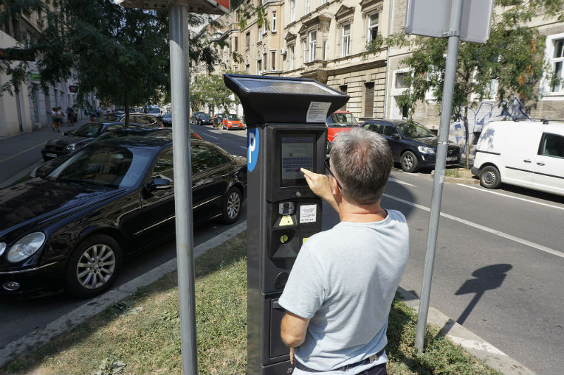 Free parking for citizens whose buildings were damaged in the earthquake